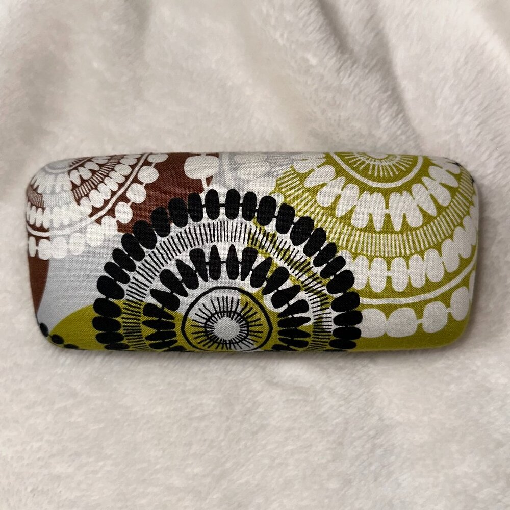 Vera Bradley*Clamshell Sunglasses Case in Cocoa Moss